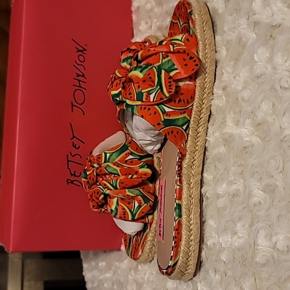 Betsey Johnson "Jazzy" slides size 6.5 in red multi - Picture 2 of 7